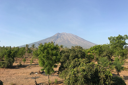 アグン山